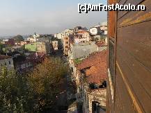 [P18] Vedere laterală din cameră în cealaltă parte. Se vede acoperişul clădirii abandonate de alături, un minaret şi o cupolă de biserică cu cruce.  » foto by abancor
 - 
<span class="allrVoted glyphicon glyphicon-heart hidden" id="av430672"></span>
<a class="m-l-10 hidden" id="sv430672" onclick="voting_Foto_DelVot(,430672,14373)" role="button">șterge vot <span class="glyphicon glyphicon-remove"></span></a>
<a id="v9430672" class=" c-red"  onclick="voting_Foto_SetVot(430672)" role="button"><span class="glyphicon glyphicon-heart-empty"></span> <b>LIKE</b> = Votează poza</a> <img class="hidden"  id="f430672W9" src="/imagini/loader.gif" border="0" /><span class="AjErrMes hidden" id="e430672ErM"></span>
