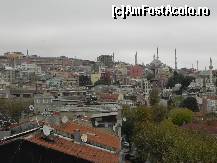 [P23] Vedere de pe terasa restaurantului către Sultanahmet. Peisaj urban tipic balcanic, oriental, sudamerican... + minarete.  » foto by abancor
 - 
<span class="allrVoted glyphicon glyphicon-heart hidden" id="av430678"></span>
<a class="m-l-10 hidden" id="sv430678" onclick="voting_Foto_DelVot(,430678,14373)" role="button">șterge vot <span class="glyphicon glyphicon-remove"></span></a>
<a id="v9430678" class=" c-red"  onclick="voting_Foto_SetVot(430678)" role="button"><span class="glyphicon glyphicon-heart-empty"></span> <b>LIKE</b> = Votează poza</a> <img class="hidden"  id="f430678W9" src="/imagini/loader.gif" border="0" /><span class="AjErrMes hidden" id="e430678ErM"></span>