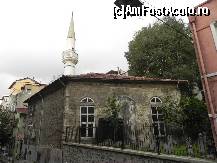 [P33] Mica moschee Ahmet Çelebi, geamie 'de cartier', cu valoare istorică, şi un mic cimitir 'parohial', datînd de cine ştie cînd, pe una din străzile din preajma hotelului.  » foto by abancor
 - 
<span class="allrVoted glyphicon glyphicon-heart hidden" id="av430692"></span>
<a class="m-l-10 hidden" id="sv430692" onclick="voting_Foto_DelVot(,430692,14373)" role="button">șterge vot <span class="glyphicon glyphicon-remove"></span></a>
<a id="v9430692" class=" c-red"  onclick="voting_Foto_SetVot(430692)" role="button"><span class="glyphicon glyphicon-heart-empty"></span> <b>LIKE</b> = Votează poza</a> <img class="hidden"  id="f430692W9" src="/imagini/loader.gif" border="0" /><span class="AjErrMes hidden" id="e430692ErM"></span>