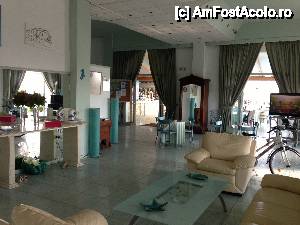 [P10] Lobby-ul... mai tot timpul gol, turiștii preferau plaja sau șezlongurile de la piscina. Biciclete se puteau închiria, nu știu care era suma...  » foto by Nasshu
 - 
<span class="allrVoted glyphicon glyphicon-heart hidden" id="av439403"></span>
<a class="m-l-10 hidden" id="sv439403" onclick="voting_Foto_DelVot(,439403,14425)" role="button">șterge vot <span class="glyphicon glyphicon-remove"></span></a>
<a id="v9439403" class=" c-red"  onclick="voting_Foto_SetVot(439403)" role="button"><span class="glyphicon glyphicon-heart-empty"></span> <b>LIKE</b> = Votează poza</a> <img class="hidden"  id="f439403W9" src="/imagini/loader.gif" border="0" /><span class="AjErrMes hidden" id="e439403ErM"></span>