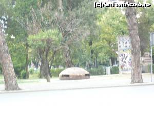 [P07] Buncar albanez si ceea ce vedeti colorat o parte din zidul Berlinului, simbol al eliberarii intr-un parc din centrul Tiranei.  » foto by ARA
 - 
<span class="allrVoted glyphicon glyphicon-heart hidden" id="av667744"></span>
<a class="m-l-10 hidden" id="sv667744" onclick="voting_Foto_DelVot(,667744,14472)" role="button">șterge vot <span class="glyphicon glyphicon-remove"></span></a>
<a id="v9667744" class=" c-red"  onclick="voting_Foto_SetVot(667744)" role="button"><span class="glyphicon glyphicon-heart-empty"></span> <b>LIKE</b> = Votează poza</a> <img class="hidden"  id="f667744W9" src="/imagini/loader.gif" border="0" /><span class="AjErrMes hidden" id="e667744ErM"></span>