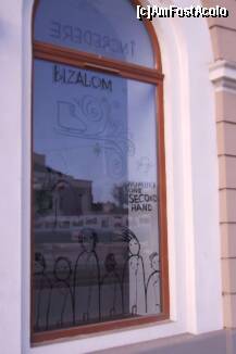 [P13] Sfântu Gheorghe (jud. Covasna) - Galeriile de artă / una dintre ferestrele lor. » foto by Dragoș_MD
 - 
<span class="allrVoted glyphicon glyphicon-heart hidden" id="av283297"></span>
<a class="m-l-10 hidden" id="sv283297" onclick="voting_Foto_DelVot(,283297,14513)" role="button">șterge vot <span class="glyphicon glyphicon-remove"></span></a>
<a id="v9283297" class=" c-red"  onclick="voting_Foto_SetVot(283297)" role="button"><span class="glyphicon glyphicon-heart-empty"></span> <b>LIKE</b> = Votează poza</a> <img class="hidden"  id="f283297W9" src="/imagini/loader.gif" border="0" /><span class="AjErrMes hidden" id="e283297ErM"></span>