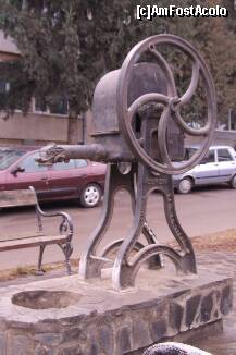 [P02] Sfântu Gheorghe (jud. Covasna) - mostră de artă industrială veche. Pompă de apă, atât de întâlnită pe vremea bunicilor... Fabricată în Ungaria, desigur. » foto by Dragoș_MD
 - 
<span class="allrVoted glyphicon glyphicon-heart hidden" id="av283202"></span>
<a class="m-l-10 hidden" id="sv283202" onclick="voting_Foto_DelVot(,283202,14513)" role="button">șterge vot <span class="glyphicon glyphicon-remove"></span></a>
<a id="v9283202" class=" c-red"  onclick="voting_Foto_SetVot(283202)" role="button"><span class="glyphicon glyphicon-heart-empty"></span> <b>LIKE</b> = Votează poza</a> <img class="hidden"  id="f283202W9" src="/imagini/loader.gif" border="0" /><span class="AjErrMes hidden" id="e283202ErM"></span>