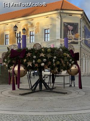 [P02] Sfântu Gheorghe, Coroana de Advent din Piața Centrală. » foto by Floria
 - 
<span class="allrVoted glyphicon glyphicon-heart hidden" id="av1514966"></span>
<a class="m-l-10 hidden" id="sv1514966" onclick="voting_Foto_DelVot(,1514966,14513)" role="button">șterge vot <span class="glyphicon glyphicon-remove"></span></a>
<a id="v91514966" class=" c-red"  onclick="voting_Foto_SetVot(1514966)" role="button"><span class="glyphicon glyphicon-heart-empty"></span> <b>LIKE</b> = Votează poza</a> <img class="hidden"  id="f1514966W9" src="/imagini/loader.gif" border="0" /><span class="AjErrMes hidden" id="e1514966ErM"></span>