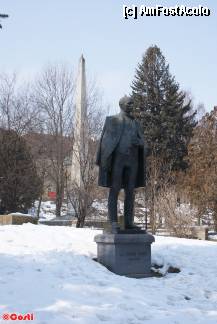 [P10] Parcul Elisabeta. Statuia contelui Mikó Imre şi în spate, obeliscul. » foto by Costi
 - 
<span class="allrVoted glyphicon glyphicon-heart hidden" id="av308503"></span>
<a class="m-l-10 hidden" id="sv308503" onclick="voting_Foto_DelVot(,308503,14513)" role="button">șterge vot <span class="glyphicon glyphicon-remove"></span></a>
<a id="v9308503" class=" c-red"  onclick="voting_Foto_SetVot(308503)" role="button"><span class="glyphicon glyphicon-heart-empty"></span> <b>LIKE</b> = Votează poza</a> <img class="hidden"  id="f308503W9" src="/imagini/loader.gif" border="0" /><span class="AjErrMes hidden" id="e308503ErM"></span>