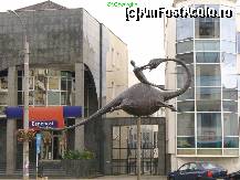 [P01] Sf. Gheorghe- oare ce sa reprezinte aceasta creatura din fata celor doua cladiri? Probabil un dragon ... » foto by ascent
 - 
<span class="allrVoted glyphicon glyphicon-heart hidden" id="av98944"></span>
<a class="m-l-10 hidden" id="sv98944" onclick="voting_Foto_DelVot(,98944,14513)" role="button">șterge vot <span class="glyphicon glyphicon-remove"></span></a>
<a id="v998944" class=" c-red"  onclick="voting_Foto_SetVot(98944)" role="button"><span class="glyphicon glyphicon-heart-empty"></span> <b>LIKE</b> = Votează poza</a> <img class="hidden"  id="f98944W9" src="/imagini/loader.gif" border="0" /><span class="AjErrMes hidden" id="e98944ErM"></span>