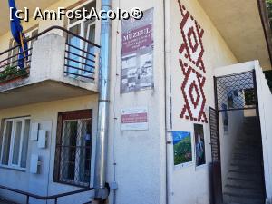 [P03] Muzeul de Istorie Locală și Etnografie din Brad - scara din dreapta ne-a condus către încăperile muzeului.  » foto by Floryn81
 - 
<span class="allrVoted glyphicon glyphicon-heart hidden" id="av1132130"></span>
<a class="m-l-10 hidden" id="sv1132130" onclick="voting_Foto_DelVot(,1132130,14527)" role="button">șterge vot <span class="glyphicon glyphicon-remove"></span></a>
<a id="v91132130" class=" c-red"  onclick="voting_Foto_SetVot(1132130)" role="button"><span class="glyphicon glyphicon-heart-empty"></span> <b>LIKE</b> = Votează poza</a> <img class="hidden"  id="f1132130W9" src="/imagini/loader.gif" border="0" /><span class="AjErrMes hidden" id="e1132130ErM"></span>