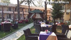 [P20] Hotel Voila, Mamaia - prin grădină, mesele pregătite pentru cină » foto by nicole33
 - 
<span class="allrVoted glyphicon glyphicon-heart hidden" id="av667986"></span>
<a class="m-l-10 hidden" id="sv667986" onclick="voting_Foto_DelVot(,667986,14599)" role="button">șterge vot <span class="glyphicon glyphicon-remove"></span></a>
<a id="v9667986" class=" c-red"  onclick="voting_Foto_SetVot(667986)" role="button"><span class="glyphicon glyphicon-heart-empty"></span> <b>LIKE</b> = Votează poza</a> <img class="hidden"  id="f667986W9" src="/imagini/loader.gif" border="0" /><span class="AjErrMes hidden" id="e667986ErM"></span>