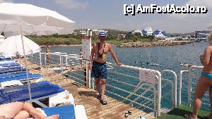 [P12] Pregatit pentru o baie in mare. Apa foarte limpede permitea sa vezi pestisori de tot felul.  » foto by sorineatza
 - 
<span class="allrVoted glyphicon glyphicon-heart hidden" id="av462978"></span>
<a class="m-l-10 hidden" id="sv462978" onclick="voting_Foto_DelVot(,462978,14659)" role="button">șterge vot <span class="glyphicon glyphicon-remove"></span></a>
<a id="v9462978" class=" c-red"  onclick="voting_Foto_SetVot(462978)" role="button"><span class="glyphicon glyphicon-heart-empty"></span> <b>LIKE</b> = Votează poza</a> <img class="hidden"  id="f462978W9" src="/imagini/loader.gif" border="0" /><span class="AjErrMes hidden" id="e462978ErM"></span>