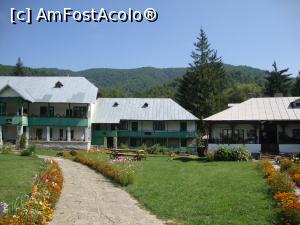 [P22] Ne plimbăm din nou prin curtea mănăstirii Suzana. Peste tot domnește curățenia.  » foto by Floryn81
 - 
<span class="allrVoted glyphicon glyphicon-heart hidden" id="av731383"></span>
<a class="m-l-10 hidden" id="sv731383" onclick="voting_Foto_DelVot(,731383,14664)" role="button">șterge vot <span class="glyphicon glyphicon-remove"></span></a>
<a id="v9731383" class=" c-red"  onclick="voting_Foto_SetVot(731383)" role="button"><span class="glyphicon glyphicon-heart-empty"></span> <b>LIKE</b> = Votează poza</a> <img class="hidden"  id="f731383W9" src="/imagini/loader.gif" border="0" /><span class="AjErrMes hidden" id="e731383ErM"></span>