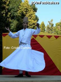 [P12] Sighisoara - Festivalul de Arta Medievala, dervis » foto by cristinadumitru*
 - 
<span class="allrVoted glyphicon glyphicon-heart hidden" id="av24146"></span>
<a class="m-l-10 hidden" id="sv24146" onclick="voting_Foto_DelVot(,24146,14670)" role="button">șterge vot <span class="glyphicon glyphicon-remove"></span></a>
<a id="v924146" class=" c-red"  onclick="voting_Foto_SetVot(24146)" role="button"><span class="glyphicon glyphicon-heart-empty"></span> <b>LIKE</b> = Votează poza</a> <img class="hidden"  id="f24146W9" src="/imagini/loader.gif" border="0" /><span class="AjErrMes hidden" id="e24146ErM"></span>