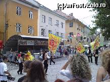 [P10] spectacolele cu steaguri au loc la intamplare peste tot in cetate (in principiu unde au loc destul pentru a tine spectacolul) » foto by Freak*
 - 
<span class="allrVoted glyphicon glyphicon-heart hidden" id="av295889"></span>
<a class="m-l-10 hidden" id="sv295889" onclick="voting_Foto_DelVot(,295889,14670)" role="button">șterge vot <span class="glyphicon glyphicon-remove"></span></a>
<a id="v9295889" class=" c-red"  onclick="voting_Foto_SetVot(295889)" role="button"><span class="glyphicon glyphicon-heart-empty"></span> <b>LIKE</b> = Votează poza</a> <img class="hidden"  id="f295889W9" src="/imagini/loader.gif" border="0" /><span class="AjErrMes hidden" id="e295889ErM"></span>