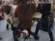 [P22] Festivalul Medieval Sighisoara - condamnatul din cusca e pregatit pentru pedeapsa » foto by biancuta
 - 
<span class="allrVoted glyphicon glyphicon-heart hidden" id="av103328"></span>
<a class="m-l-10 hidden" id="sv103328" onclick="voting_Foto_DelVot(,103328,14670)" role="button">șterge vot <span class="glyphicon glyphicon-remove"></span></a>
<a id="v9103328" class=" c-red"  onclick="voting_Foto_SetVot(103328)" role="button"><span class="glyphicon glyphicon-heart-empty"></span> <b>LIKE</b> = Votează poza</a> <img class="hidden"  id="f103328W9" src="/imagini/loader.gif" border="0" /><span class="AjErrMes hidden" id="e103328ErM"></span>