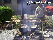 [P08] Stână improvizată în Piaţa Cetăţii, pe lângă aceste preparate se puteau cumpăra diferite sortimente de brânză » foto by krondia*
 - 
<span class="allrVoted glyphicon glyphicon-heart hidden" id="av105640"></span>
<a class="m-l-10 hidden" id="sv105640" onclick="voting_Foto_DelVot(,105640,14670)" role="button">șterge vot <span class="glyphicon glyphicon-remove"></span></a>
<a id="v9105640" class=" c-red"  onclick="voting_Foto_SetVot(105640)" role="button"><span class="glyphicon glyphicon-heart-empty"></span> <b>LIKE</b> = Votează poza</a> <img class="hidden"  id="f105640W9" src="/imagini/loader.gif" border="0" /><span class="AjErrMes hidden" id="e105640ErM"></span>