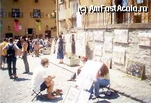 [P01] in fata casei lui 'Vlad Dracul' tinerii artisti isi expun creatiile » foto by dorgo
 - 
<span class="allrVoted glyphicon glyphicon-heart hidden" id="av101269"></span>
<a class="m-l-10 hidden" id="sv101269" onclick="voting_Foto_DelVot(,101269,14670)" role="button">șterge vot <span class="glyphicon glyphicon-remove"></span></a>
<a id="v9101269" class=" c-red"  onclick="voting_Foto_SetVot(101269)" role="button"><span class="glyphicon glyphicon-heart-empty"></span> <b>LIKE</b> = Votează poza</a> <img class="hidden"  id="f101269W9" src="/imagini/loader.gif" border="0" /><span class="AjErrMes hidden" id="e101269ErM"></span>