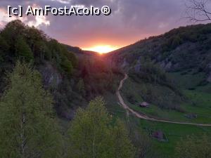 [P20] Apus de soare in Fundătura Ponorului » foto by Mika
 - 
<span class="allrVoted glyphicon glyphicon-heart hidden" id="av1299246"></span>
<a class="m-l-10 hidden" id="sv1299246" onclick="voting_Foto_DelVot(,1299246,14749)" role="button">șterge vot <span class="glyphicon glyphicon-remove"></span></a>
<a id="v91299246" class=" c-red"  onclick="voting_Foto_SetVot(1299246)" role="button"><span class="glyphicon glyphicon-heart-empty"></span> <b>LIKE</b> = Votează poza</a> <img class="hidden"  id="f1299246W9" src="/imagini/loader.gif" border="0" /><span class="AjErrMes hidden" id="e1299246ErM"></span>