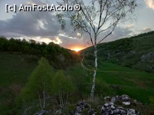 [P23] Apus de soare in Fundătura Ponorului » foto by Mika
 - 
<span class="allrVoted glyphicon glyphicon-heart hidden" id="av1299249"></span>
<a class="m-l-10 hidden" id="sv1299249" onclick="voting_Foto_DelVot(,1299249,14749)" role="button">șterge vot <span class="glyphicon glyphicon-remove"></span></a>
<a id="v91299249" class=" c-red"  onclick="voting_Foto_SetVot(1299249)" role="button"><span class="glyphicon glyphicon-heart-empty"></span> <b>LIKE</b> = Votează poza</a> <img class="hidden"  id="f1299249W9" src="/imagini/loader.gif" border="0" /><span class="AjErrMes hidden" id="e1299249ErM"></span>