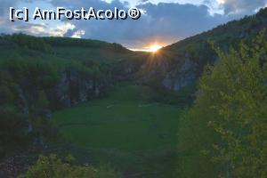 [P24] Apus de soare in Fundătura Ponorului » foto by Mika
 - 
<span class="allrVoted glyphicon glyphicon-heart hidden" id="av1299250"></span>
<a class="m-l-10 hidden" id="sv1299250" onclick="voting_Foto_DelVot(,1299250,14749)" role="button">șterge vot <span class="glyphicon glyphicon-remove"></span></a>
<a id="v91299250" class=" c-red"  onclick="voting_Foto_SetVot(1299250)" role="button"><span class="glyphicon glyphicon-heart-empty"></span> <b>LIKE</b> = Votează poza</a> <img class="hidden"  id="f1299250W9" src="/imagini/loader.gif" border="0" /><span class="AjErrMes hidden" id="e1299250ErM"></span>