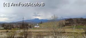 [P03] Vedere de lângă mănăstire spre munți și biserica parohială a satului. » foto by tata123 🔱
 - 
<span class="allrVoted glyphicon glyphicon-heart hidden" id="av1427646"></span>
<a class="m-l-10 hidden" id="sv1427646" onclick="voting_Foto_DelVot(,1427646,14806)" role="button">șterge vot <span class="glyphicon glyphicon-remove"></span></a>
<a id="v91427646" class=" c-red"  onclick="voting_Foto_SetVot(1427646)" role="button"><span class="glyphicon glyphicon-heart-empty"></span> <b>LIKE</b> = Votează poza</a> <img class="hidden"  id="f1427646W9" src="/imagini/loader.gif" border="0" /><span class="AjErrMes hidden" id="e1427646ErM"></span>