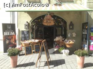 [P27] St. Wolfgang - Ce doriti, gin sau rom? » foto by mishu
 - 
<span class="allrVoted glyphicon glyphicon-heart hidden" id="av1161628"></span>
<a class="m-l-10 hidden" id="sv1161628" onclick="voting_Foto_DelVot(,1161628,14815)" role="button">șterge vot <span class="glyphicon glyphicon-remove"></span></a>
<a id="v91161628" class=" c-red"  onclick="voting_Foto_SetVot(1161628)" role="button"><span class="glyphicon glyphicon-heart-empty"></span> <b>LIKE</b> = Votează poza</a> <img class="hidden"  id="f1161628W9" src="/imagini/loader.gif" border="0" /><span class="AjErrMes hidden" id="e1161628ErM"></span>