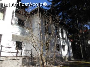 [P10] Sinaia - Vila Luminiș, Casa Memorială 'George Enescu'. Vedere din lateral.  » foto by iulianic
 - 
<span class="allrVoted glyphicon glyphicon-heart hidden" id="av1035508"></span>
<a class="m-l-10 hidden" id="sv1035508" onclick="voting_Foto_DelVot(,1035508,14875)" role="button">șterge vot <span class="glyphicon glyphicon-remove"></span></a>
<a id="v91035508" class=" c-red"  onclick="voting_Foto_SetVot(1035508)" role="button"><span class="glyphicon glyphicon-heart-empty"></span> <b>LIKE</b> = Votează poza</a> <img class="hidden"  id="f1035508W9" src="/imagini/loader.gif" border="0" /><span class="AjErrMes hidden" id="e1035508ErM"></span>