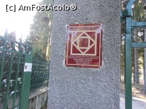 [P25] Sinaia - Vila Luminiș, Casa Memorială 'George Enescu'. Intrarea.  » foto by iulianic
 - 
<span class="allrVoted glyphicon glyphicon-heart hidden" id="av1035523"></span>
<a class="m-l-10 hidden" id="sv1035523" onclick="voting_Foto_DelVot(,1035523,14875)" role="button">șterge vot <span class="glyphicon glyphicon-remove"></span></a>
<a id="v91035523" class=" c-red"  onclick="voting_Foto_SetVot(1035523)" role="button"><span class="glyphicon glyphicon-heart-empty"></span> <b>LIKE</b> = Votează poza</a> <img class="hidden"  id="f1035523W9" src="/imagini/loader.gif" border="0" /><span class="AjErrMes hidden" id="e1035523ErM"></span>