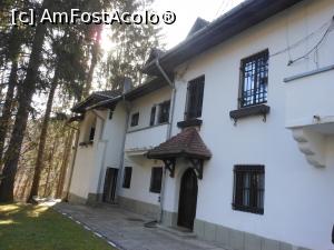 [P08] Sinaia - Vila Luminiș, Casa Memorială 'George Enescu'. Vedere din lateral.  » foto by iulianic
 - 
<span class="allrVoted glyphicon glyphicon-heart hidden" id="av1035506"></span>
<a class="m-l-10 hidden" id="sv1035506" onclick="voting_Foto_DelVot(,1035506,14875)" role="button">șterge vot <span class="glyphicon glyphicon-remove"></span></a>
<a id="v91035506" class=" c-red"  onclick="voting_Foto_SetVot(1035506)" role="button"><span class="glyphicon glyphicon-heart-empty"></span> <b>LIKE</b> = Votează poza</a> <img class="hidden"  id="f1035506W9" src="/imagini/loader.gif" border="0" /><span class="AjErrMes hidden" id="e1035506ErM"></span>