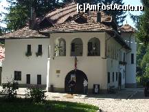 [P01] vila și poarta de intrare în casa memorială; deasupra porții se vede terasa atât de îndrăgită de compozitor » foto by vanda
 - 
<span class="allrVoted glyphicon glyphicon-heart hidden" id="av364917"></span>
<a class="m-l-10 hidden" id="sv364917" onclick="voting_Foto_DelVot(,364917,14875)" role="button">șterge vot <span class="glyphicon glyphicon-remove"></span></a>
<a id="v9364917" class=" c-red"  onclick="voting_Foto_SetVot(364917)" role="button"><span class="glyphicon glyphicon-heart-empty"></span> <b>LIKE</b> = Votează poza</a> <img class="hidden"  id="f364917W9" src="/imagini/loader.gif" border="0" /><span class="AjErrMes hidden" id="e364917ErM"></span>