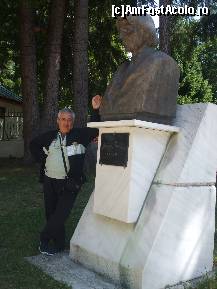 [P02] bustul lui George Enescu realizat de sculptorul Ion Irimescu, existent în curtea vilei » foto by vanda
 - 
<span class="allrVoted glyphicon glyphicon-heart hidden" id="av364918"></span>
<a class="m-l-10 hidden" id="sv364918" onclick="voting_Foto_DelVot(,364918,14875)" role="button">șterge vot <span class="glyphicon glyphicon-remove"></span></a>
<a id="v9364918" class=" c-red"  onclick="voting_Foto_SetVot(364918)" role="button"><span class="glyphicon glyphicon-heart-empty"></span> <b>LIKE</b> = Votează poza</a> <img class="hidden"  id="f364918W9" src="/imagini/loader.gif" border="0" /><span class="AjErrMes hidden" id="e364918ErM"></span>