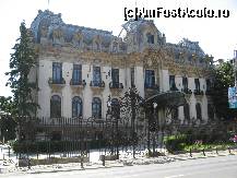 [P21] Muzeul National 'George Enescu' de pe Calea Victoriei, Bucuresti » foto by vlado2
 - 
<span class="allrVoted glyphicon glyphicon-heart hidden" id="av488303"></span>
<a class="m-l-10 hidden" id="sv488303" onclick="voting_Foto_DelVot(,488303,14875)" role="button">șterge vot <span class="glyphicon glyphicon-remove"></span></a>
<a id="v9488303" class=" c-red"  onclick="voting_Foto_SetVot(488303)" role="button"><span class="glyphicon glyphicon-heart-empty"></span> <b>LIKE</b> = Votează poza</a> <img class="hidden"  id="f488303W9" src="/imagini/loader.gif" border="0" /><span class="AjErrMes hidden" id="e488303ErM"></span>