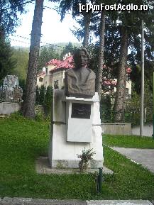 [P02] Bustul MARELUI Enescu, din stanga vilei 'Luminis' » foto by catalinalupu
 - 
<span class="allrVoted glyphicon glyphicon-heart hidden" id="av142382"></span>
<a class="m-l-10 hidden" id="sv142382" onclick="voting_Foto_DelVot(,142382,14875)" role="button">șterge vot <span class="glyphicon glyphicon-remove"></span></a>
<a id="v9142382" class=" c-red"  onclick="voting_Foto_SetVot(142382)" role="button"><span class="glyphicon glyphicon-heart-empty"></span> <b>LIKE</b> = Votează poza</a> <img class="hidden"  id="f142382W9" src="/imagini/loader.gif" border="0" /><span class="AjErrMes hidden" id="e142382ErM"></span>
