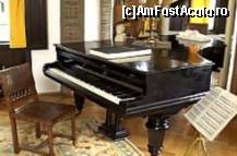 [P03] pianul marelui compozitor » foto by cosminp
 - 
<span class="allrVoted glyphicon glyphicon-heart hidden" id="av40958"></span>
<a class="m-l-10 hidden" id="sv40958" onclick="voting_Foto_DelVot(,40958,14875)" role="button">șterge vot <span class="glyphicon glyphicon-remove"></span></a>
<a id="v940958" class=" c-red"  onclick="voting_Foto_SetVot(40958)" role="button"><span class="glyphicon glyphicon-heart-empty"></span> <b>LIKE</b> = Votează poza</a> <img class="hidden"  id="f40958W9" src="/imagini/loader.gif" border="0" /><span class="AjErrMes hidden" id="e40958ErM"></span>