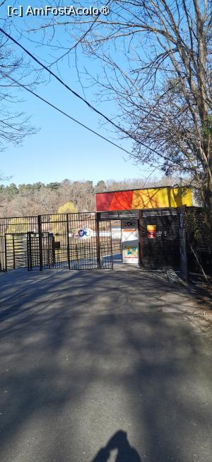 [P04] Intrarea principală spre Zoo Sibiu, pe dreapta casa de bilete. » foto by ⭐ValentinB_88⭐
 - 
<span class="allrVoted glyphicon glyphicon-heart hidden" id="av1420031"></span>
<a class="m-l-10 hidden" id="sv1420031" onclick="voting_Foto_DelVot(,1420031,14876)" role="button">șterge vot <span class="glyphicon glyphicon-remove"></span></a>
<a id="v91420031" class=" c-red"  onclick="voting_Foto_SetVot(1420031)" role="button"><span class="glyphicon glyphicon-heart-empty"></span> <b>LIKE</b> = Votează poza</a> <img class="hidden"  id="f1420031W9" src="/imagini/loader.gif" border="0" /><span class="AjErrMes hidden" id="e1420031ErM"></span>