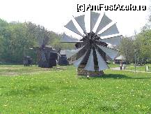 [P18] ansamblu de mori de vant... » foto by ionut73
 - 
<span class="allrVoted glyphicon glyphicon-heart hidden" id="av67996"></span>
<a class="m-l-10 hidden" id="sv67996" onclick="voting_Foto_DelVot(,67996,14876)" role="button">șterge vot <span class="glyphicon glyphicon-remove"></span></a>
<a id="v967996" class=" c-red"  onclick="voting_Foto_SetVot(67996)" role="button"><span class="glyphicon glyphicon-heart-empty"></span> <b>LIKE</b> = Votează poza</a> <img class="hidden"  id="f67996W9" src="/imagini/loader.gif" border="0" /><span class="AjErrMes hidden" id="e67996ErM"></span>