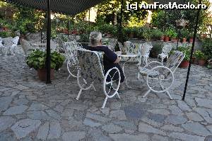 [P16] terasa din fata pensiunii, locul unde se relaxeaza mama patronului » foto by alunelu69
 - 
<span class="allrVoted glyphicon glyphicon-heart hidden" id="av673784"></span>
<a class="m-l-10 hidden" id="sv673784" onclick="voting_Foto_DelVot(,673784,14900)" role="button">șterge vot <span class="glyphicon glyphicon-remove"></span></a>
<a id="v9673784" class=" c-red"  onclick="voting_Foto_SetVot(673784)" role="button"><span class="glyphicon glyphicon-heart-empty"></span> <b>LIKE</b> = Votează poza</a> <img class="hidden"  id="f673784W9" src="/imagini/loader.gif" border="0" /><span class="AjErrMes hidden" id="e673784ErM"></span>