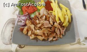 [P06] Taverna Thalasso Lykos - gyrosul de pui » foto by Carmen Ion
 - 
<span class="allrVoted glyphicon glyphicon-heart hidden" id="av1339267"></span>
<a class="m-l-10 hidden" id="sv1339267" onclick="voting_Foto_DelVot(,1339267,14929)" role="button">șterge vot <span class="glyphicon glyphicon-remove"></span></a>
<a id="v91339267" class=" c-red"  onclick="voting_Foto_SetVot(1339267)" role="button"><span class="glyphicon glyphicon-heart-empty"></span> <b>LIKE</b> = Votează poza</a> <img class="hidden"  id="f1339267W9" src="/imagini/loader.gif" border="0" /><span class="AjErrMes hidden" id="e1339267ErM"></span>