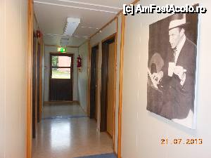 [P11] Olderfjord Hotel - Russenes, mari personalităţi din lumea muzicii decorând pereţii coridorului.  » foto by iulianic
 - 
<span class="allrVoted glyphicon glyphicon-heart hidden" id="av452340"></span>
<a class="m-l-10 hidden" id="sv452340" onclick="voting_Foto_DelVot(,452340,14977)" role="button">șterge vot <span class="glyphicon glyphicon-remove"></span></a>
<a id="v9452340" class=" c-red"  onclick="voting_Foto_SetVot(452340)" role="button"><span class="glyphicon glyphicon-heart-empty"></span> <b>LIKE</b> = Votează poza</a> <img class="hidden"  id="f452340W9" src="/imagini/loader.gif" border="0" /><span class="AjErrMes hidden" id="e452340ErM"></span>