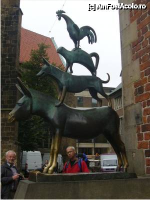 [P21] Aşteptam la rând să facem şi noi poze cu ele » foto by iccata
 - 
<span class="allrVoted glyphicon glyphicon-heart hidden" id="av455055"></span>
<a class="m-l-10 hidden" id="sv455055" onclick="voting_Foto_DelVot(,455055,15056)" role="button">șterge vot <span class="glyphicon glyphicon-remove"></span></a>
<a id="v9455055" class=" c-red"  onclick="voting_Foto_SetVot(455055)" role="button"><span class="glyphicon glyphicon-heart-empty"></span> <b>LIKE</b> = Votează poza</a> <img class="hidden"  id="f455055W9" src="/imagini/loader.gif" border="0" /><span class="AjErrMes hidden" id="e455055ErM"></span>