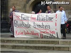 [P07] Grup de protestatari, nu ştiu de ce erau acolo » foto by iccata
 - 
<span class="allrVoted glyphicon glyphicon-heart hidden" id="av455041"></span>
<a class="m-l-10 hidden" id="sv455041" onclick="voting_Foto_DelVot(,455041,15056)" role="button">șterge vot <span class="glyphicon glyphicon-remove"></span></a>
<a id="v9455041" class=" c-red"  onclick="voting_Foto_SetVot(455041)" role="button"><span class="glyphicon glyphicon-heart-empty"></span> <b>LIKE</b> = Votează poza</a> <img class="hidden"  id="f455041W9" src="/imagini/loader.gif" border="0" /><span class="AjErrMes hidden" id="e455041ErM"></span>