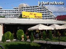 [P04] Vedere spre terasa restaurantului » foto by presario
 - 
<span class="allrVoted glyphicon glyphicon-heart hidden" id="av122223"></span>
<a class="m-l-10 hidden" id="sv122223" onclick="voting_Foto_DelVot(,122223,15057)" role="button">șterge vot <span class="glyphicon glyphicon-remove"></span></a>
<a id="v9122223" class=" c-red"  onclick="voting_Foto_SetVot(122223)" role="button"><span class="glyphicon glyphicon-heart-empty"></span> <b>LIKE</b> = Votează poza</a> <img class="hidden"  id="f122223W9" src="/imagini/loader.gif" border="0" /><span class="AjErrMes hidden" id="e122223ErM"></span>