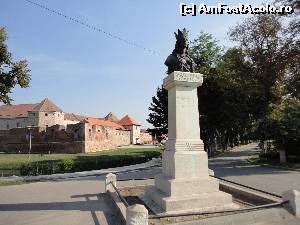 [P74] Statuia Doamnei Stanca, langa cetate.  » foto by maryka
 - 
<span class="allrVoted glyphicon glyphicon-heart hidden" id="av661635"></span>
<a class="m-l-10 hidden" id="sv661635" onclick="voting_Foto_DelVot(,661635,15092)" role="button">șterge vot <span class="glyphicon glyphicon-remove"></span></a>
<a id="v9661635" class=" c-red"  onclick="voting_Foto_SetVot(661635)" role="button"><span class="glyphicon glyphicon-heart-empty"></span> <b>LIKE</b> = Votează poza</a> <img class="hidden"  id="f661635W9" src="/imagini/loader.gif" border="0" /><span class="AjErrMes hidden" id="e661635ErM"></span>