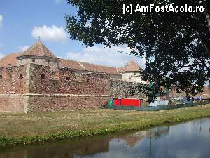 [P13] zidul exterior la al cărei jumătate se află intrarea în cetate » foto by vanda
 - 
<span class="allrVoted glyphicon glyphicon-heart hidden" id="av365025"></span>
<a class="m-l-10 hidden" id="sv365025" onclick="voting_Foto_DelVot(,365025,15092)" role="button">șterge vot <span class="glyphicon glyphicon-remove"></span></a>
<a id="v9365025" class=" c-red"  onclick="voting_Foto_SetVot(365025)" role="button"><span class="glyphicon glyphicon-heart-empty"></span> <b>LIKE</b> = Votează poza</a> <img class="hidden"  id="f365025W9" src="/imagini/loader.gif" border="0" /><span class="AjErrMes hidden" id="e365025ErM"></span>