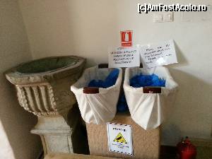 [P29] la vizitarea muzeului se incalta papuci din plastic de unica folosinta » foto by Dan&Ema
 - 
<span class="allrVoted glyphicon glyphicon-heart hidden" id="av595136"></span>
<a class="m-l-10 hidden" id="sv595136" onclick="voting_Foto_DelVot(,595136,15092)" role="button">șterge vot <span class="glyphicon glyphicon-remove"></span></a>
<a id="v9595136" class=" c-red"  onclick="voting_Foto_SetVot(595136)" role="button"><span class="glyphicon glyphicon-heart-empty"></span> <b>LIKE</b> = Votează poza</a> <img class="hidden"  id="f595136W9" src="/imagini/loader.gif" border="0" /><span class="AjErrMes hidden" id="e595136ErM"></span>