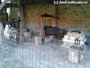 [P21] Sculele si uneltele folosite la fierarie. Aici pe langa faptul ca se potcoveau caii, se confectioneau si diverse unelte.  » foto by dan48
 - 
<span class="allrVoted glyphicon glyphicon-heart hidden" id="av555961"></span>
<a class="m-l-10 hidden" id="sv555961" onclick="voting_Foto_DelVot(,555961,15092)" role="button">șterge vot <span class="glyphicon glyphicon-remove"></span></a>
<a id="v9555961" class=" c-red"  onclick="voting_Foto_SetVot(555961)" role="button"><span class="glyphicon glyphicon-heart-empty"></span> <b>LIKE</b> = Votează poza</a> <img class="hidden"  id="f555961W9" src="/imagini/loader.gif" border="0" /><span class="AjErrMes hidden" id="e555961ErM"></span>