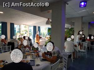 [P18] Restaurantul nu este prea spațios, așa că la micul dejun era cam aglomerație. » foto by Floryn81
 - 
<span class="allrVoted glyphicon glyphicon-heart hidden" id="av1133390"></span>
<a class="m-l-10 hidden" id="sv1133390" onclick="voting_Foto_DelVot(,1133390,15158)" role="button">șterge vot <span class="glyphicon glyphicon-remove"></span></a>
<a id="v91133390" class=" c-red"  onclick="voting_Foto_SetVot(1133390)" role="button"><span class="glyphicon glyphicon-heart-empty"></span> <b>LIKE</b> = Votează poza</a> <img class="hidden"  id="f1133390W9" src="/imagini/loader.gif" border="0" /><span class="AjErrMes hidden" id="e1133390ErM"></span>