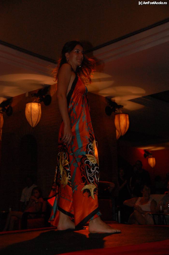 [P12] prezentare rochie de seara.  » foto by MarianaSaru
 - 
<span class="allrVoted glyphicon glyphicon-heart hidden" id="av458795"></span>
<a class="m-l-10 hidden" id="sv458795" onclick="voting_Foto_DelVot(,458795,15176)" role="button">șterge vot <span class="glyphicon glyphicon-remove"></span></a>
<a id="v9458795" class=" c-red"  onclick="voting_Foto_SetVot(458795)" role="button"><span class="glyphicon glyphicon-heart-empty"></span> <b>LIKE</b> = Votează poza</a> <img class="hidden"  id="f458795W9" src="/imagini/loader.gif" border="0" /><span class="AjErrMes hidden" id="e458795ErM"></span>