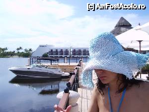 [P06] Din nou casutele, salupa folosita la water ski, respectiv apa unde se practica acest sport si eu care priveam in apa la meduze.  » foto by MarianaSaru
 - 
<span class="allrVoted glyphicon glyphicon-heart hidden" id="av458789"></span>
<a class="m-l-10 hidden" id="sv458789" onclick="voting_Foto_DelVot(,458789,15176)" role="button">șterge vot <span class="glyphicon glyphicon-remove"></span></a>
<a id="v9458789" class=" c-red"  onclick="voting_Foto_SetVot(458789)" role="button"><span class="glyphicon glyphicon-heart-empty"></span> <b>LIKE</b> = Votează poza</a> <img class="hidden"  id="f458789W9" src="/imagini/loader.gif" border="0" /><span class="AjErrMes hidden" id="e458789ErM"></span>