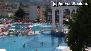 [P17] Orpheus SPA & Resort [Devin] - vedere din cameră, piscinele exterioare; într-una din zile, în piscina mare s-a organizat un concurs de înot pt. copii, sponsorizat de firma de apă minerală Devin » foto by Dragoș_MD
 - 
<span class="allrVoted glyphicon glyphicon-heart hidden" id="av460278"></span>
<a class="m-l-10 hidden" id="sv460278" onclick="voting_Foto_DelVot(,460278,15199)" role="button">șterge vot <span class="glyphicon glyphicon-remove"></span></a>
<a id="v9460278" class=" c-red"  onclick="voting_Foto_SetVot(460278)" role="button"><span class="glyphicon glyphicon-heart-empty"></span> <b>LIKE</b> = Votează poza</a> <img class="hidden"  id="f460278W9" src="/imagini/loader.gif" border="0" /><span class="AjErrMes hidden" id="e460278ErM"></span>