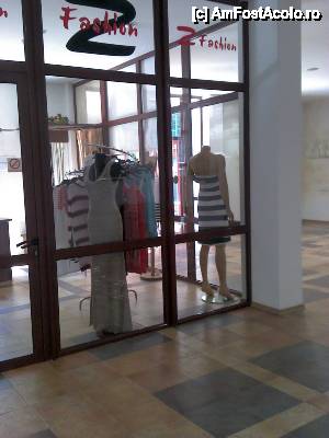 [P30] Orpheus SPA & Resort [Devin] - un magazin pe galeria comercială a hotelului; din păcate (sau fericire?!), permanent închis. Mai erau și alte spații pt. prăvălii, dar erau părăsite. Iar frizeria&coaforul era și aia mereu închisă » foto by Dragoș_MD
 - 
<span class="allrVoted glyphicon glyphicon-heart hidden" id="av460299"></span>
<a class="m-l-10 hidden" id="sv460299" onclick="voting_Foto_DelVot(,460299,15199)" role="button">șterge vot <span class="glyphicon glyphicon-remove"></span></a>
<a id="v9460299" class=" c-red"  onclick="voting_Foto_SetVot(460299)" role="button"><span class="glyphicon glyphicon-heart-empty"></span> <b>LIKE</b> = Votează poza</a> <img class="hidden"  id="f460299W9" src="/imagini/loader.gif" border="0" /><span class="AjErrMes hidden" id="e460299ErM"></span>