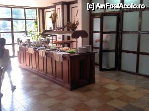 [P35] Orpheus SPA & Resort [Devin] - micul dejun; masa cu „răcituri”: roșii, castraveți, telemea, cașcaval (?), „salam”, „șuncă”, unt, triunghiuri cu brânză „tâmpită” marca ARO (!!!), cutiuțe cu gem și cu miere, cereale, lapte, iaurt, fructe proaspete » foto by Dragoș_MD
 - 
<span class="allrVoted glyphicon glyphicon-heart hidden" id="av460309"></span>
<a class="m-l-10 hidden" id="sv460309" onclick="voting_Foto_DelVot(,460309,15199)" role="button">șterge vot <span class="glyphicon glyphicon-remove"></span></a>
<a id="v9460309" class=" c-red"  onclick="voting_Foto_SetVot(460309)" role="button"><span class="glyphicon glyphicon-heart-empty"></span> <b>LIKE</b> = Votează poza</a> <img class="hidden"  id="f460309W9" src="/imagini/loader.gif" border="0" /><span class="AjErrMes hidden" id="e460309ErM"></span>